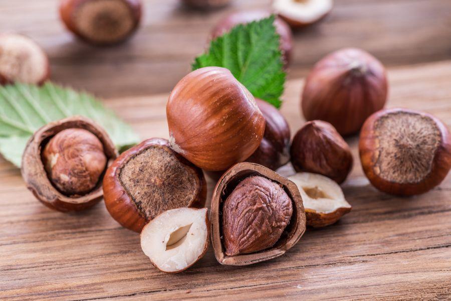 So sánh hạt phỉ (Hazelnut) và hạt dẻ