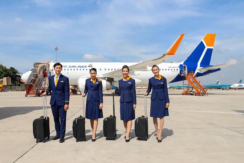 Đồng phục tiếp viên và máy bay Pacific Airlines