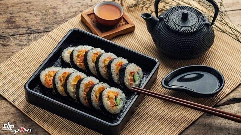 Trung bình mỗi cuộn kimbap truyền thống (100g) chứa khoảng 400 calo