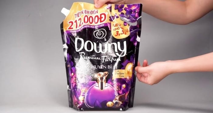 Downy Enigmatic 3.5l giúp loại bỏ những mùi không mong muốn trên quần áo