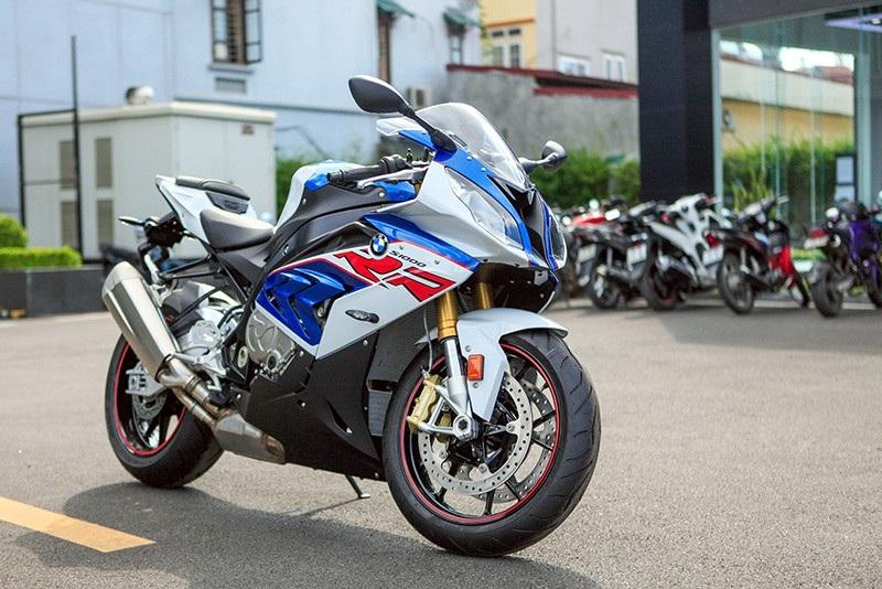 Giá bán gần 600 triệu đồng, BMW S1000RR có gì?