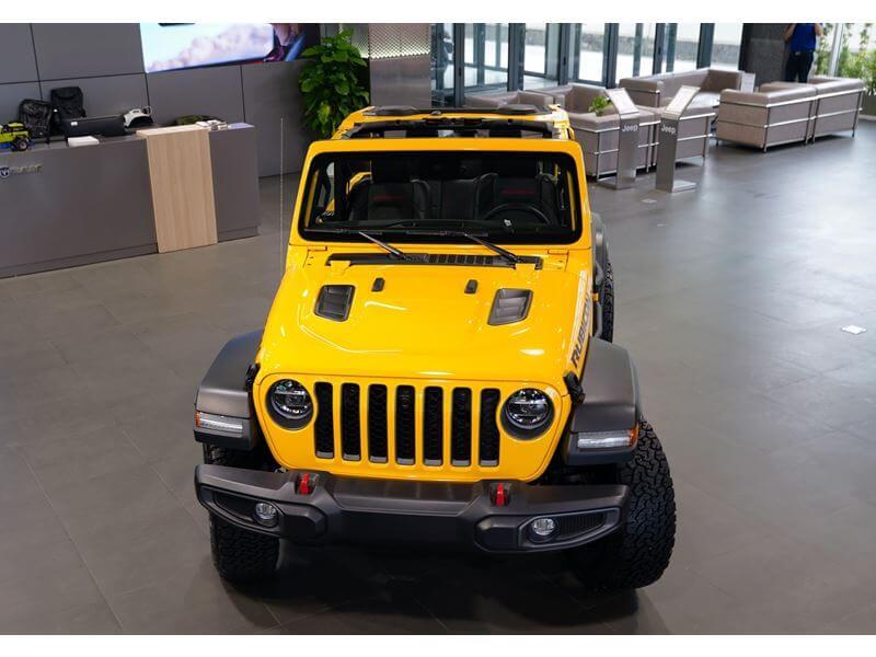 Jeep Wrangler Rubicon 2 cửa màu vàng