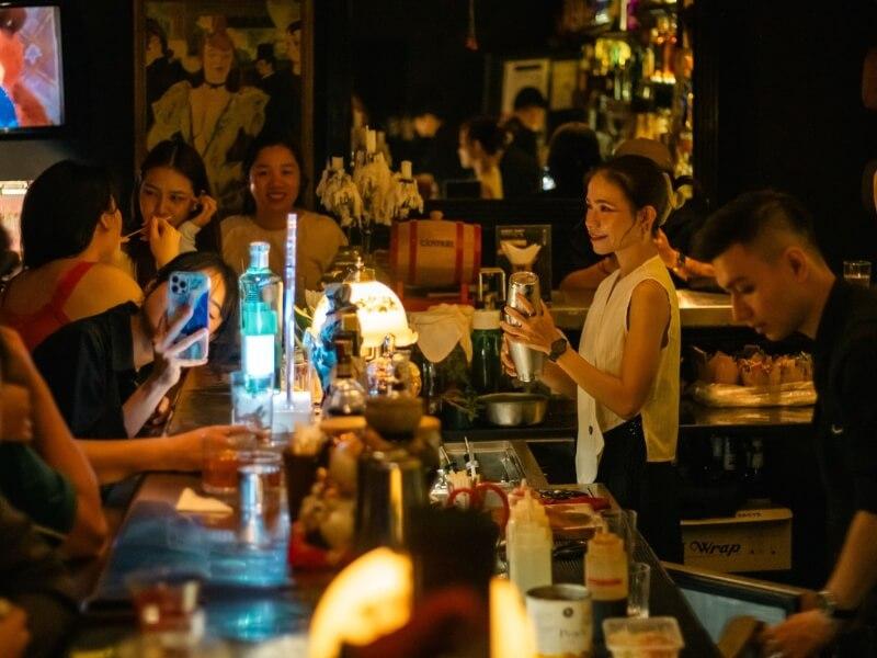 15+ quán cocktail bar chill nhẹ nhàng giữa TPHCM sầm uất