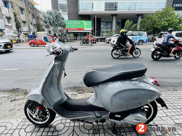 Vespa Sprint 125 xám xi măng giá bao nhiêu?