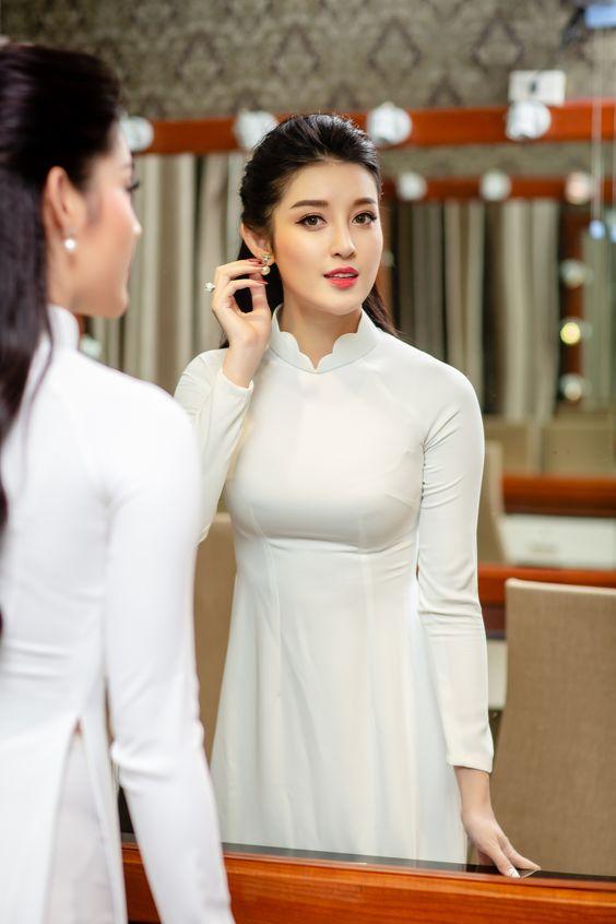 luu-y-khi-chon-mua-ao-dai-mau-trang-truyen-thong.jpg