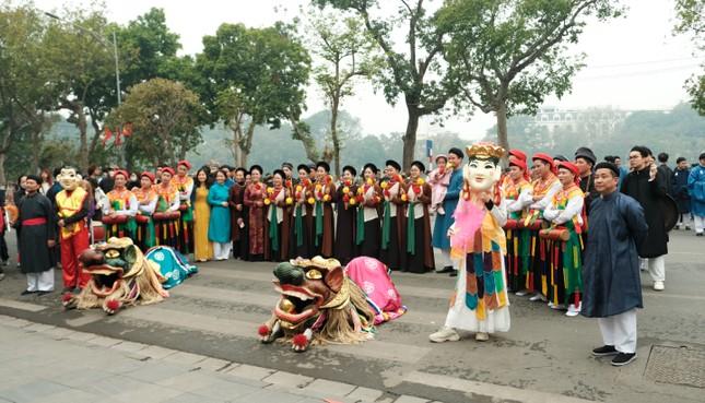 Bách Hoa Bộ Hành: Điểm đến văn hóa cổ phục Việt thu hút hàng trăm bạn trẻ tham gia