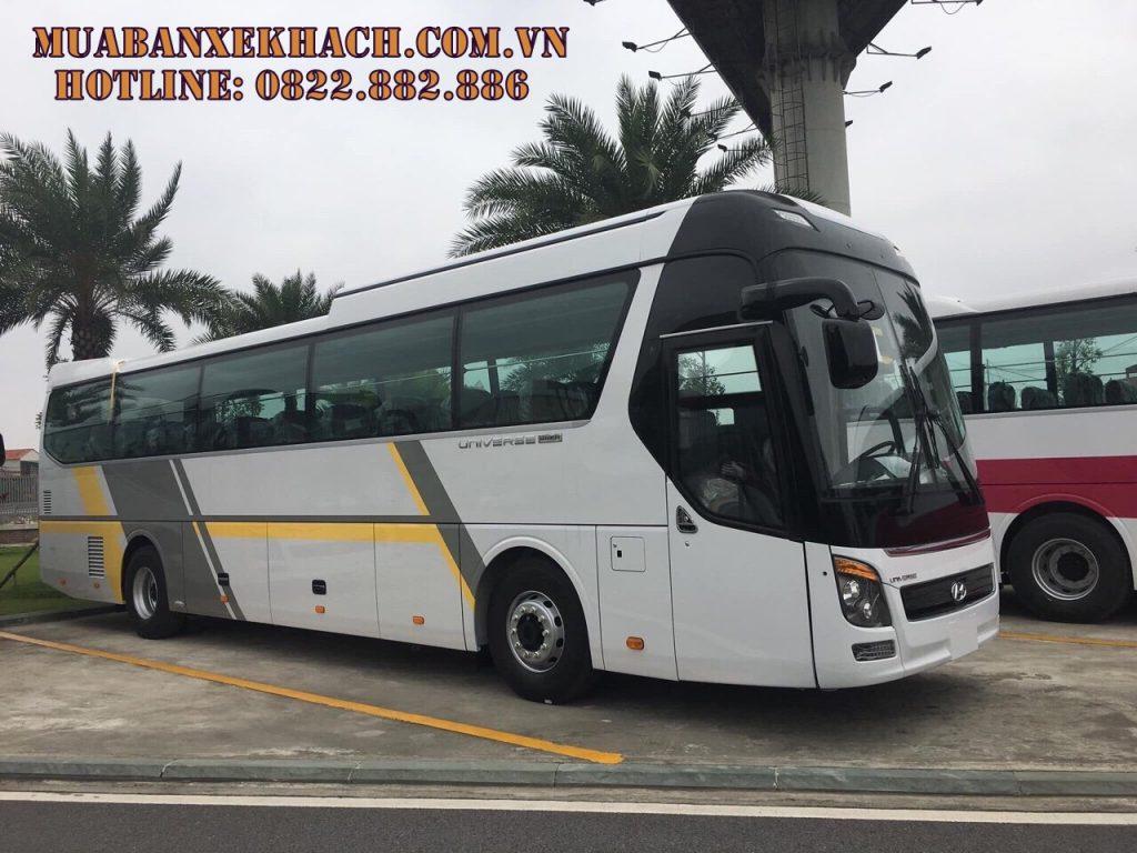 Hyundai Universe Premium 47 chỗ ngồi Máy 410 Ps