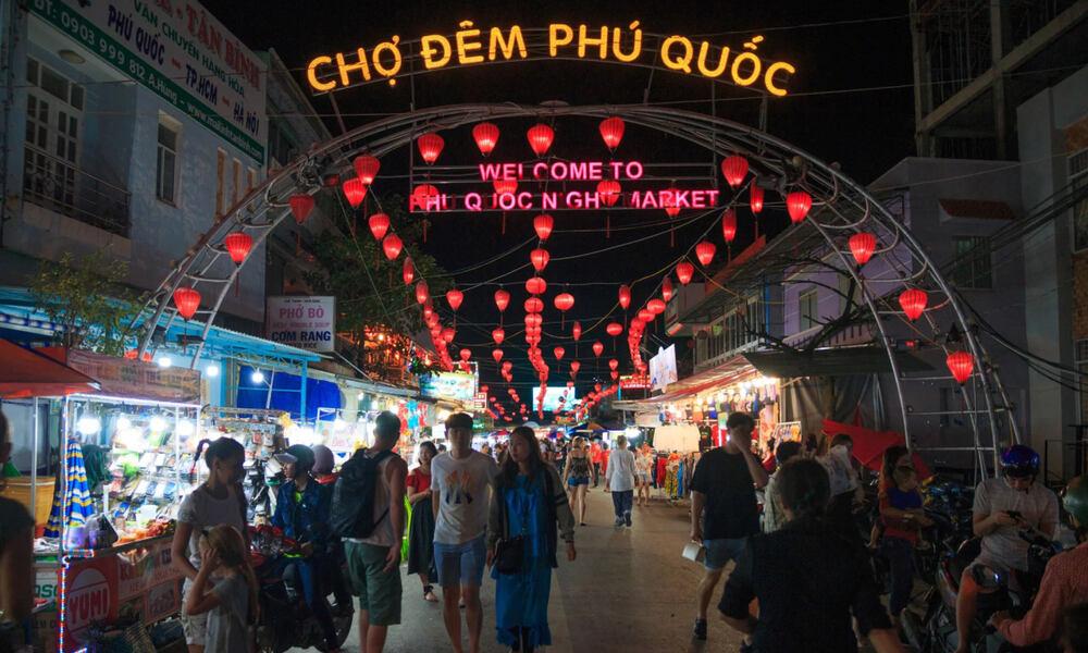 Chợ đêm Phú Quốc – ‘Thiên đường’ mua sắm và ẩm thực