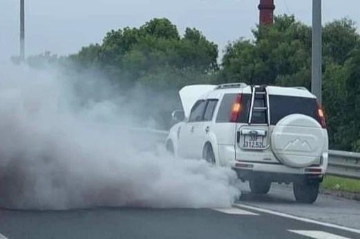 Nhiên liệu trong bình ô tô sẽ thế nào khi trộn xăng và dầu diesel?